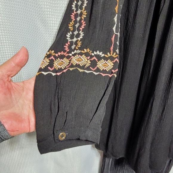 NWT Knox Rose Black & Embroidered Tasseled Flowy Long Sleeve Top Women's L - Picture 6 of 13